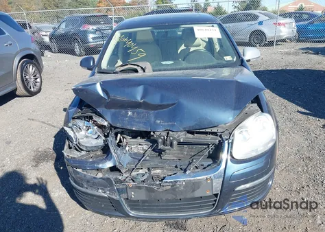 2010 Volkswagen Jetta Tdi z USA, uszkodzony, nr VIN 3VWRL7AJXAM027667